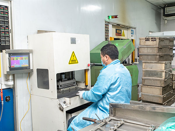 生產(chǎn)設(shè)備